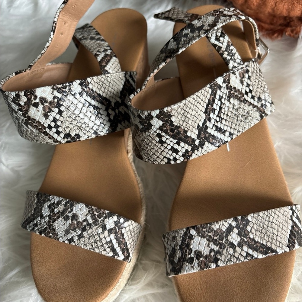 Report wedge sandals